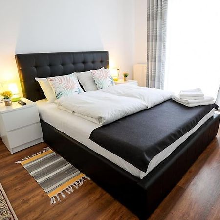 Modern Condo With Parking, Sibiu Esterno foto