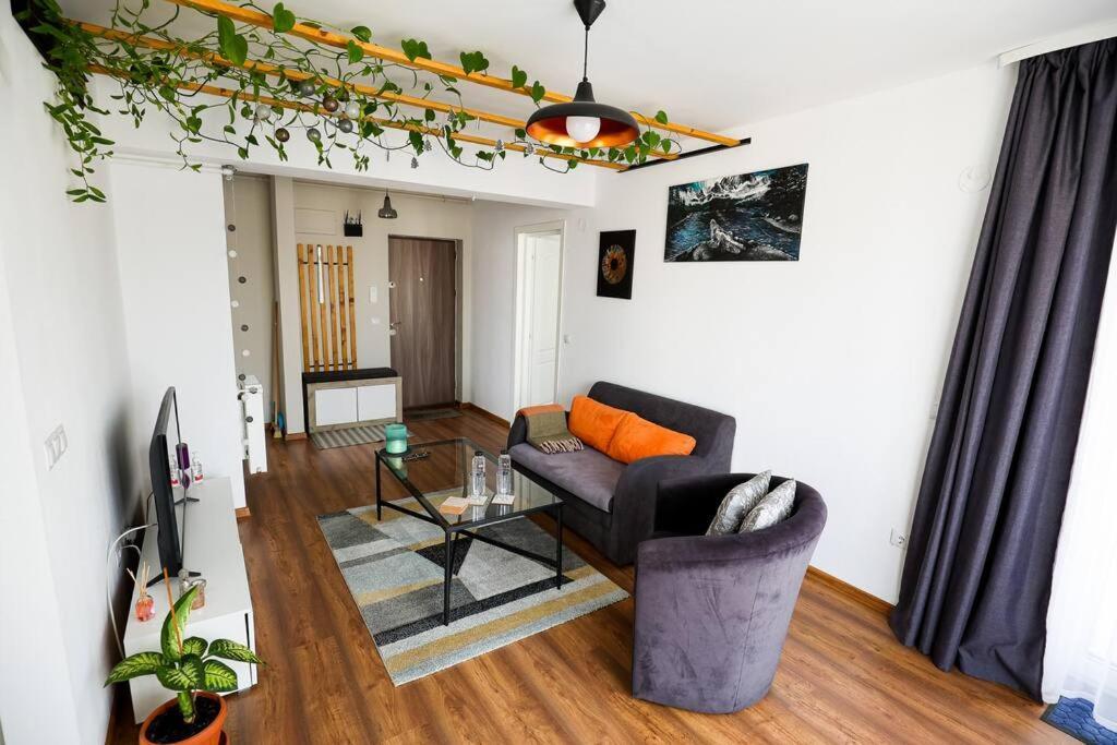 Modern Condo With Parking, Sibiu Esterno foto