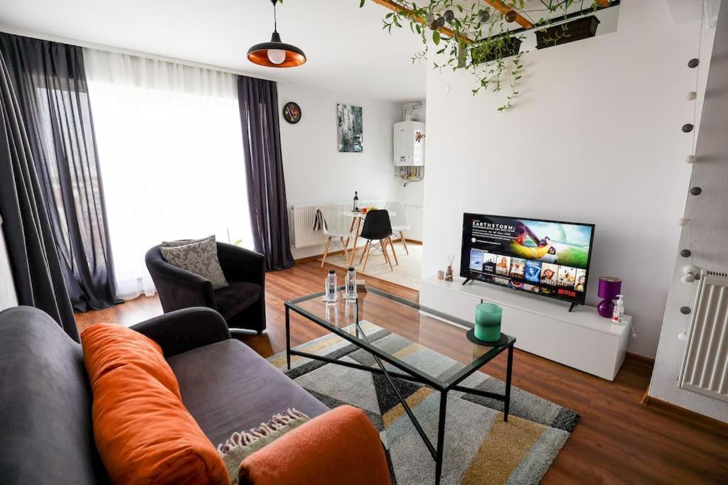 Modern Condo With Parking, Sibiu Esterno foto